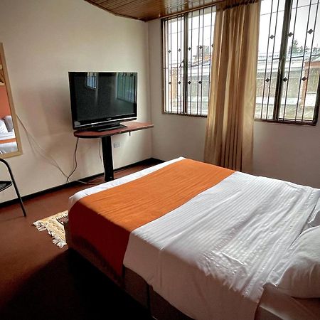 Way Maker 1 Hotel Богота Екстериор снимка